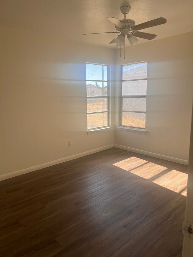 Photo - Charming home located near John Ireland El...