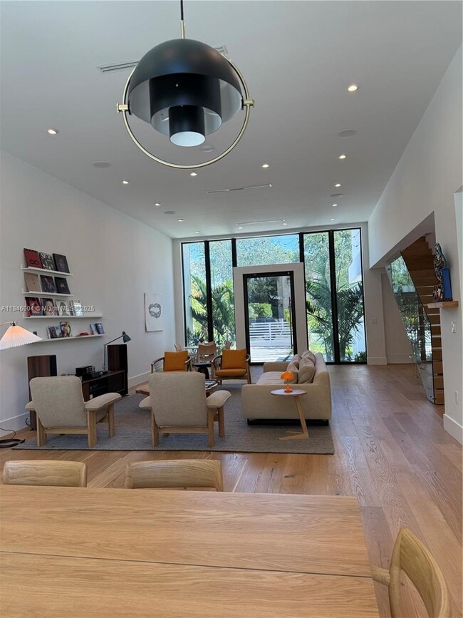 Photo - 50 NE 49th St