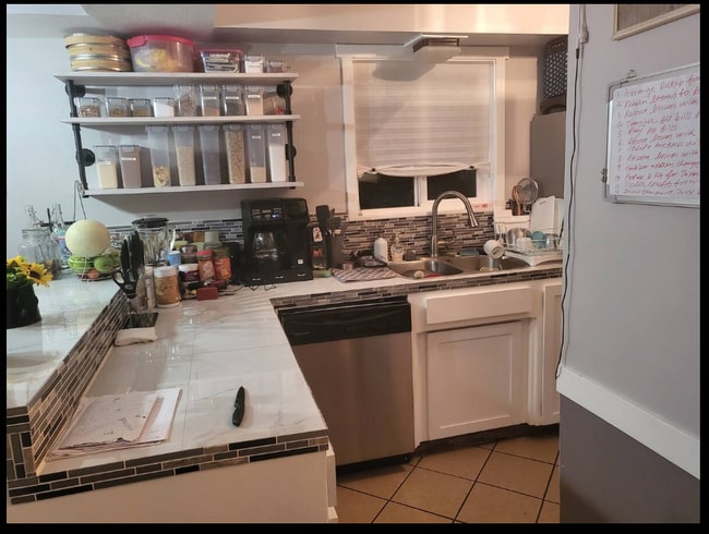 kitchen - 805 Tully Rd Unit 31