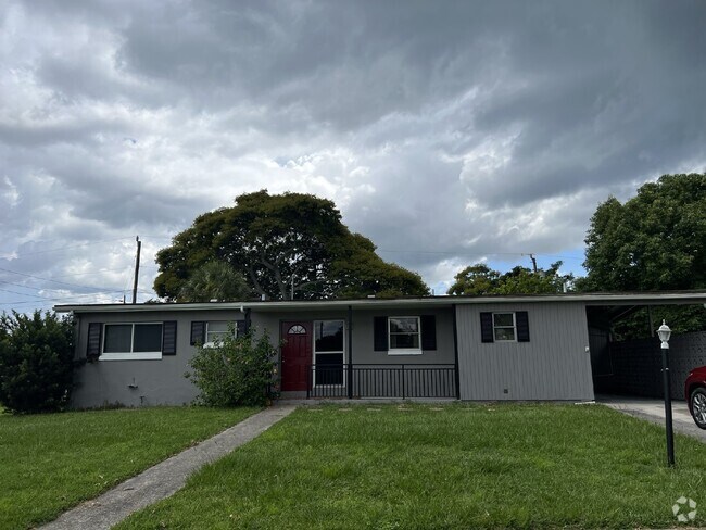 Building Photo - 3 bed - 1 bath on a corner lot Rental