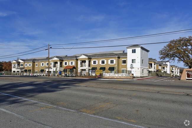 Photo - The Knolls at The Avenida