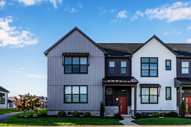 Building Photo - Stunning Single Family in Mechanicsburg