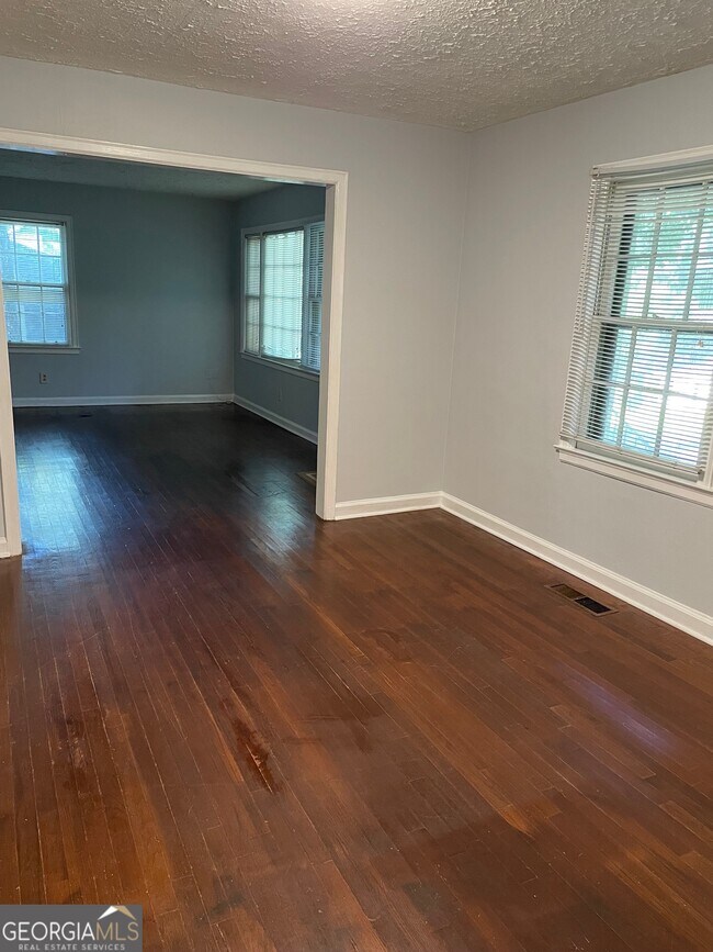 Photo - 1687 Beacon Hill Blvd NE