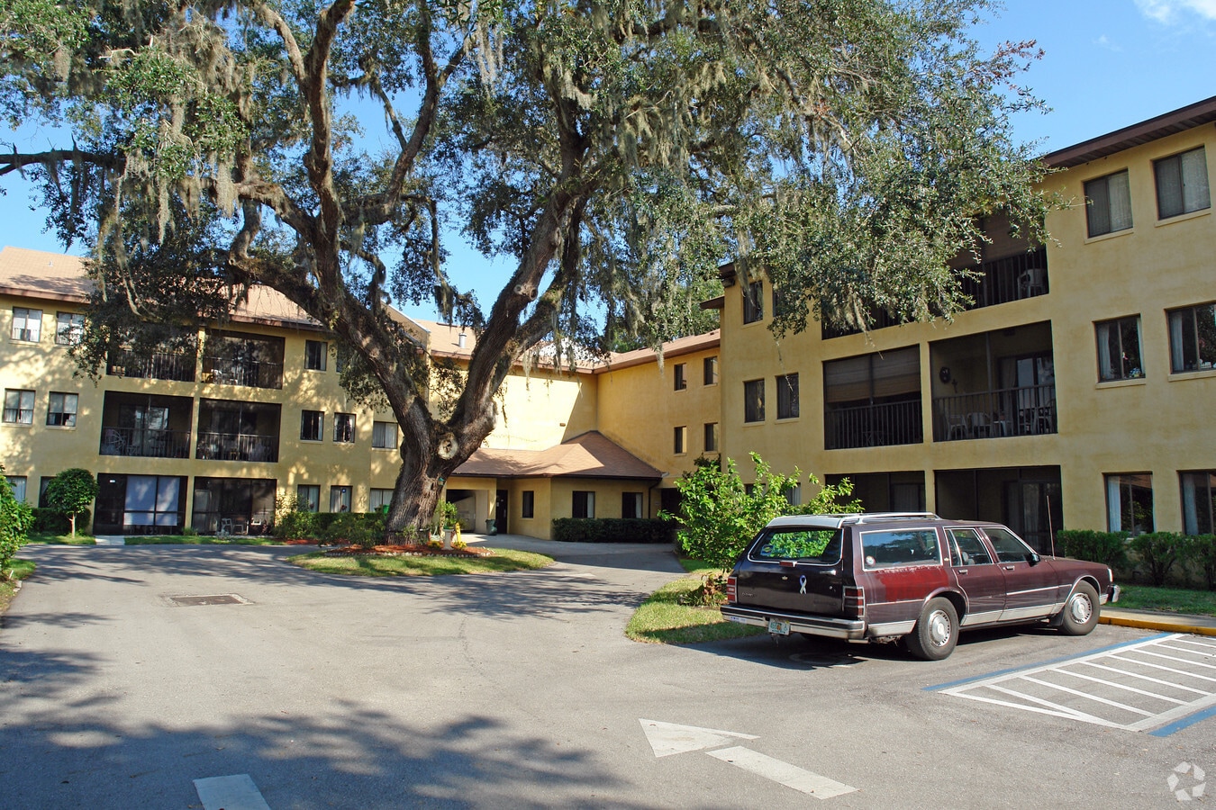 Photo - The Oaks Apartments