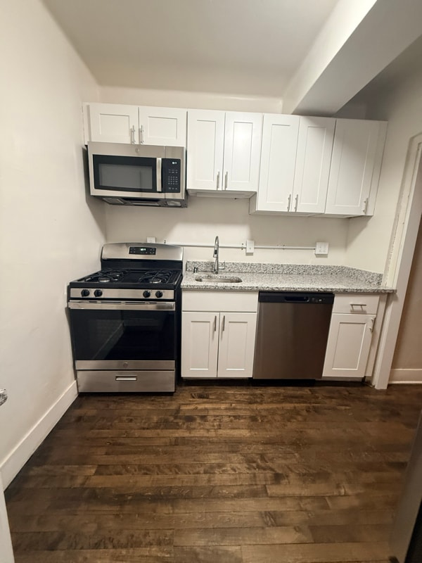 Building Photo - 913 E Kilbourn Ave