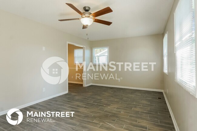 Photo - 2818 Micmac Dr