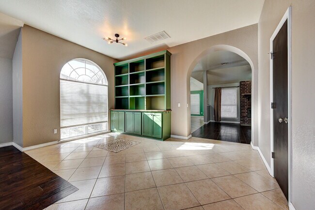 Photo - 2908 Glasgow Dr