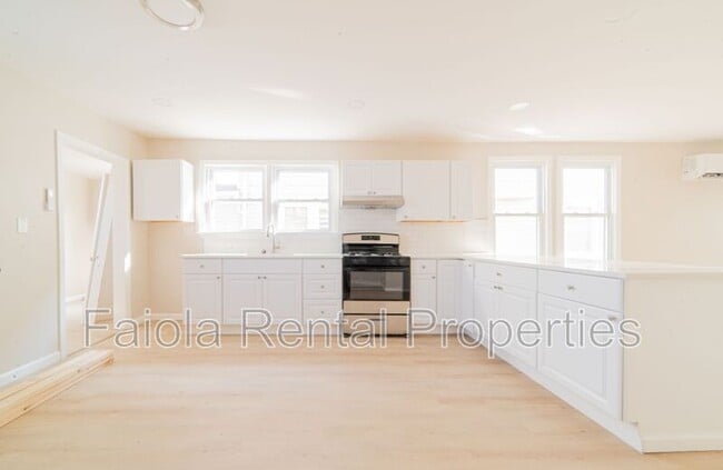 Photo - 115 N Delancy Pl Unit Apt B