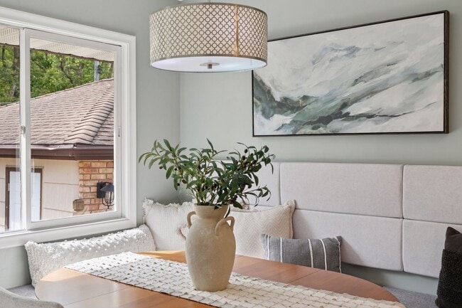 Photo - 2560 Pennsylvania Ave S