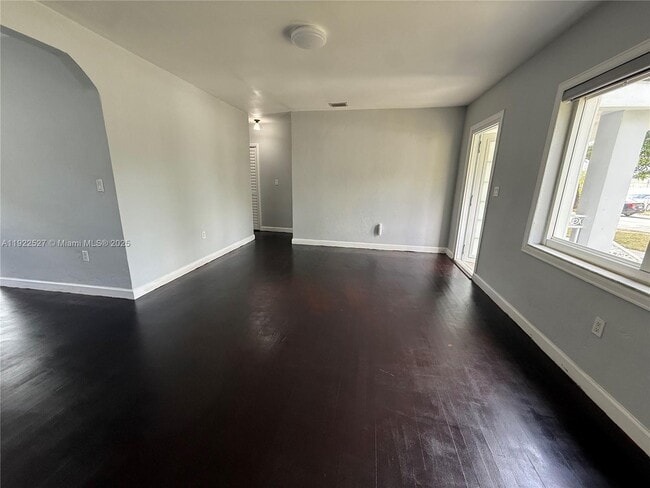 Photo - 501 SW 69th Ave