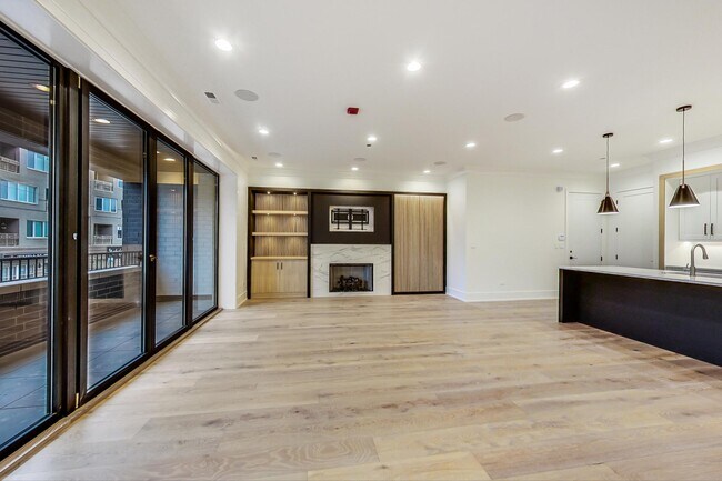 Photo - 4920 N Lincoln Ave Condo