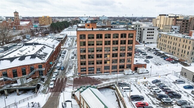 Building Photo - 64 Commercial St Rental