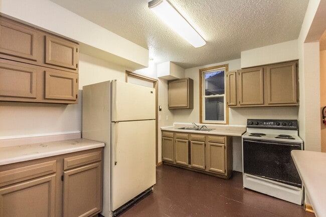 Photo - 2 Bedroom 1 Bath Home - Big 2 Stall Detached Garage