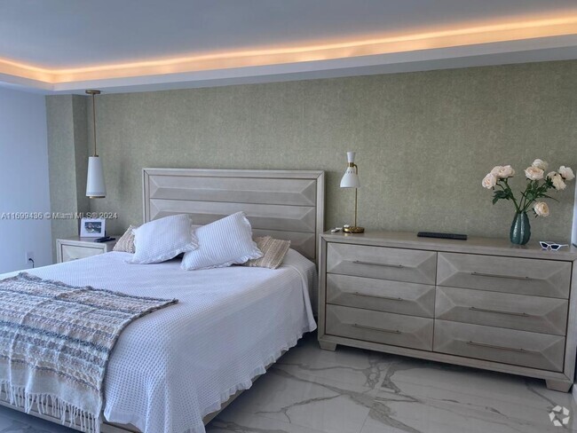 Building Photo - 1450 Brickell Bay Dr Unit 1709 Rental