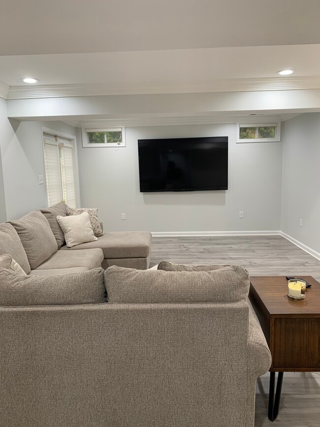 Building Photo - 9 Dittmann Way Unit Beautiful apartment