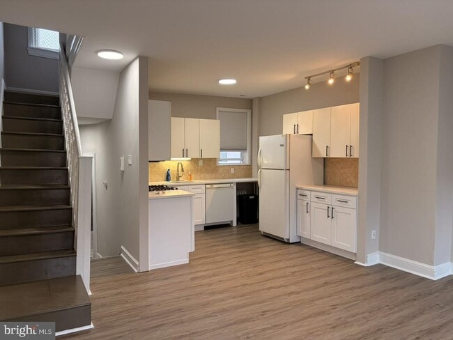 Photo - 2917 W Girard Ave