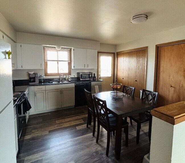 Photo - Updated 2 Bed Upper Unit w/ In-Unit Washer & Dryer + Utilities Included! Unit 2
