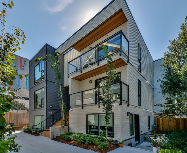 Building Photo - 1018 11th Av W