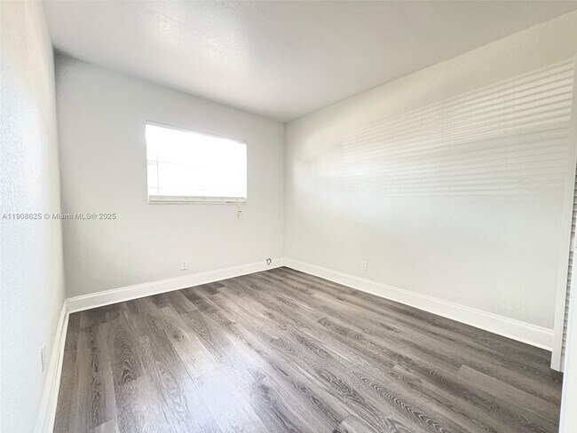 Photo - 101 NE 41st St Unidad E74