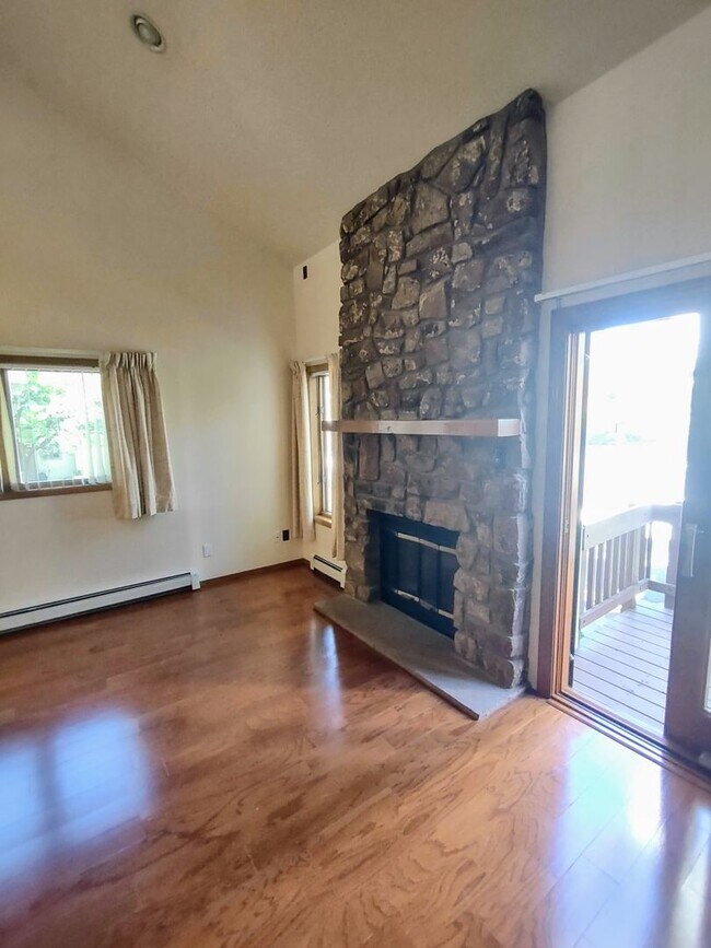 Photo - Spacious Downtown Townhome Available Now!