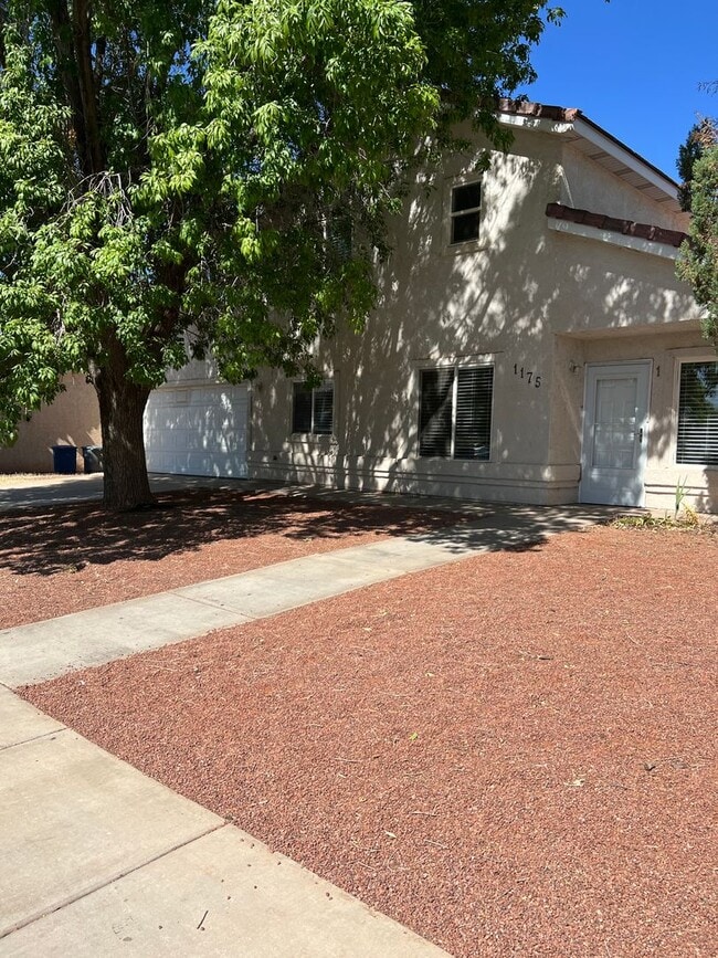 Photo - Nice 3 Bedroom, 2.5 bathroom townhome in S...