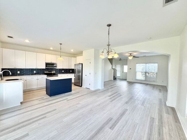 Photo - 186 Savannah Ln
