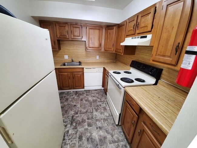 F11 kitchen - Oak Forest Apartments