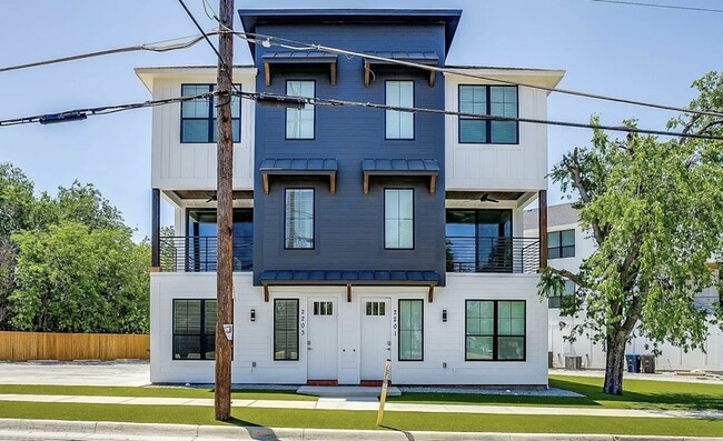 Building Photo - 2203 W Devitt St Rental