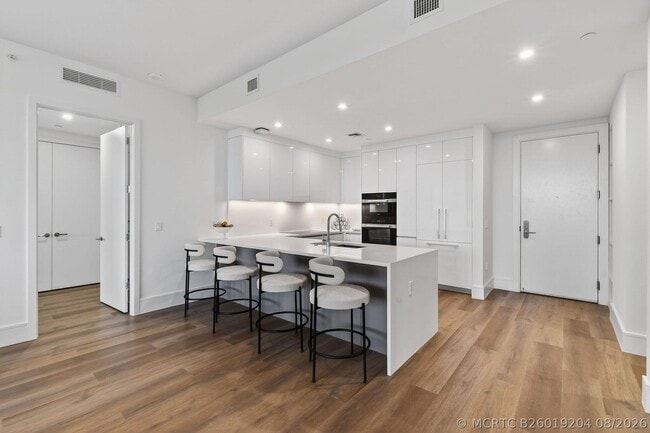 Photo - 220 Lake Shore Dr Unit 715