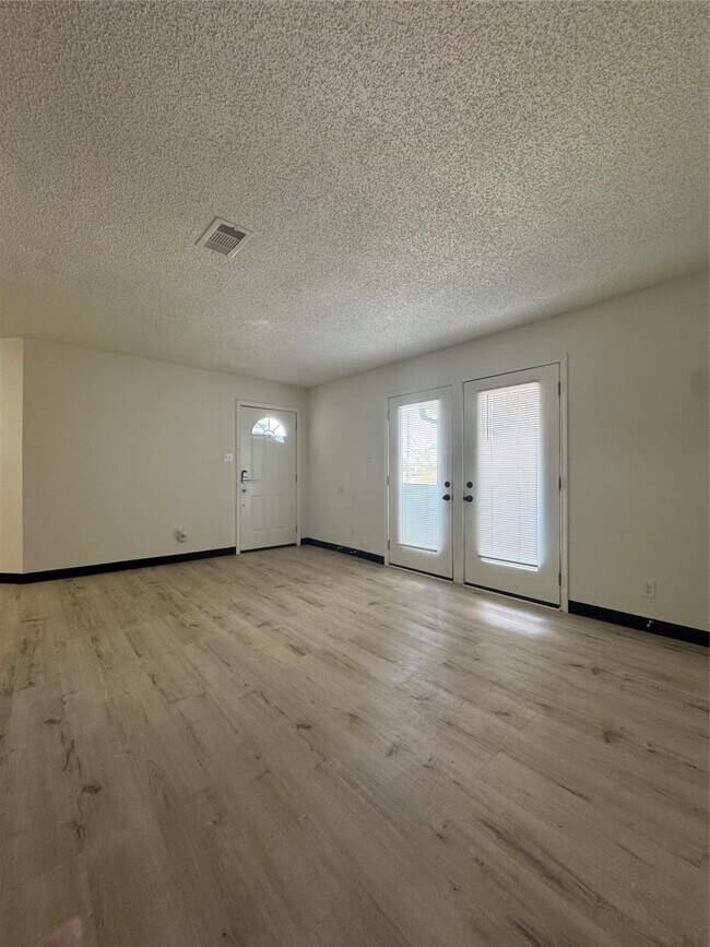 Photo - 1319 Brenda Ln
