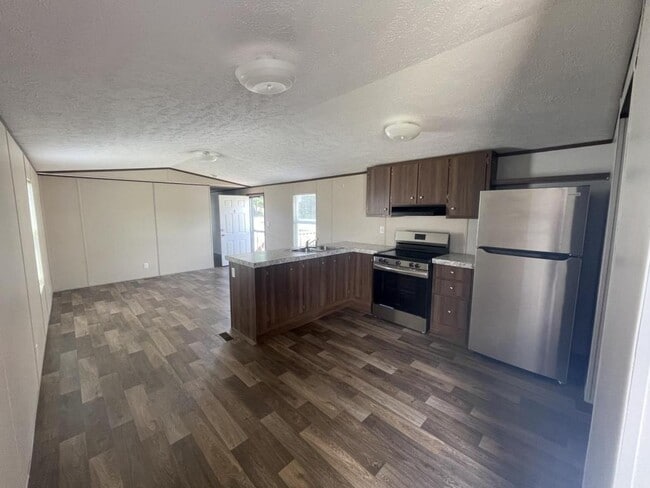 Photo - 555 Crandlemire Rd