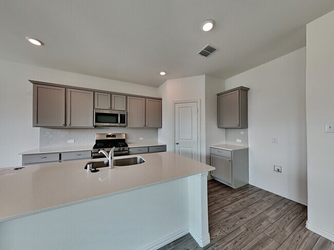 Photo - 5604 Elwood Dr