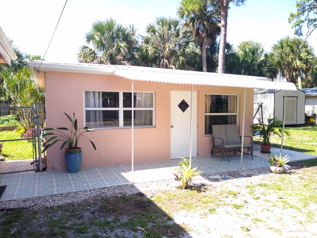 Building Photo - 501 SW Riveredge Dr Rental