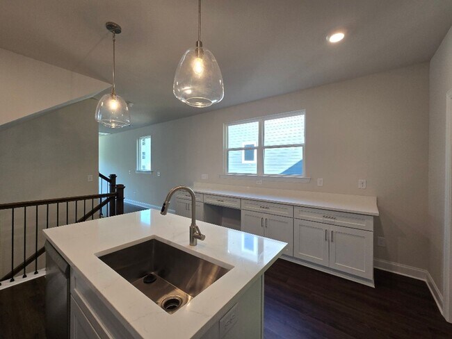 Photo - 2432 Arty Ave