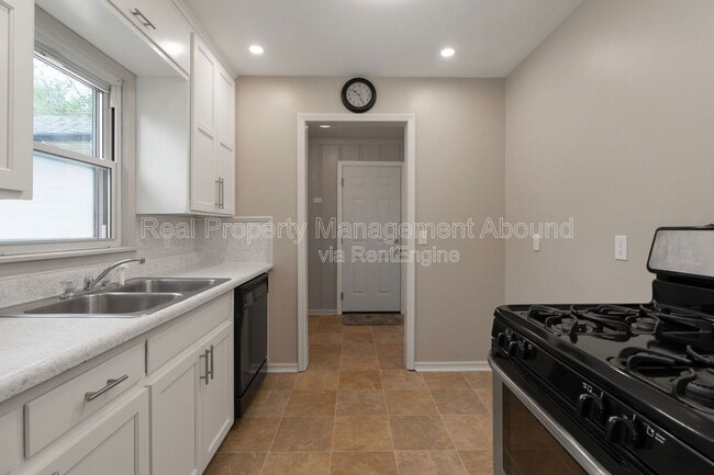 Photo - 314 N Birch St