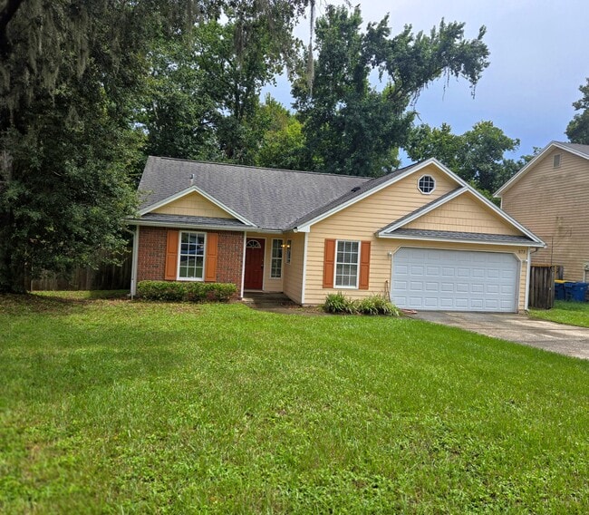 3/2 Private home w 2 car garage - 573 Serenade Cir E House