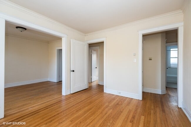 Photo - 5139 W Windsor Ave Unidad 2W