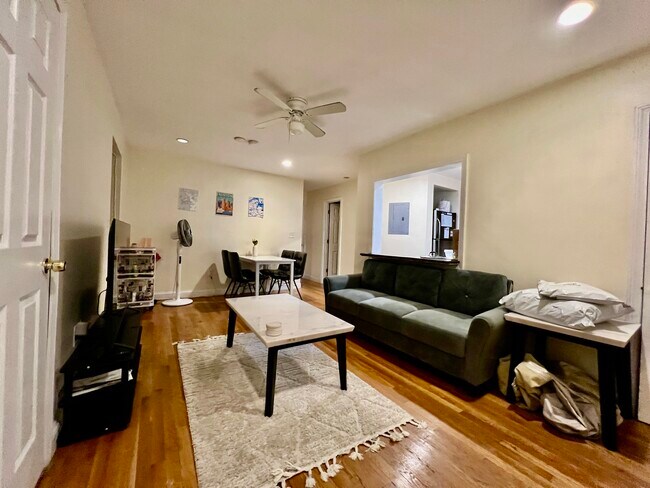 62 Egmont St