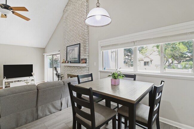 Photo - 2304 Melrose Dr