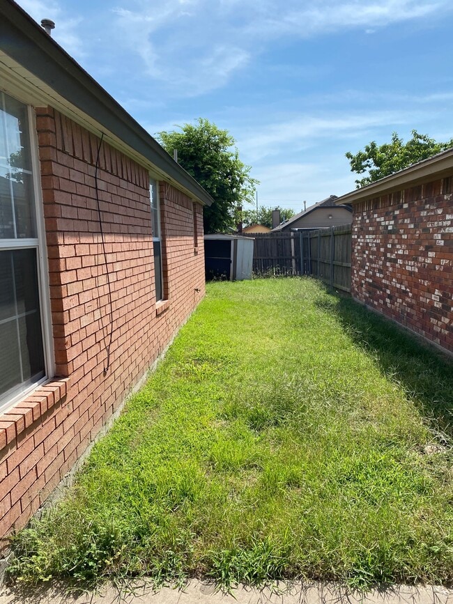 Photo - 2122 Meench Dr