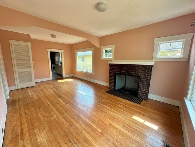 Photo - 2 bdrm/1 bath Lettered Streets cottage for...