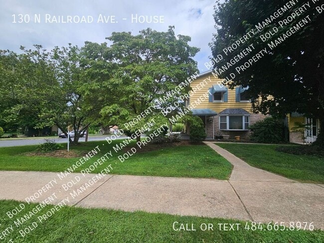 Building Photo - 130 N Railroad St Unit House