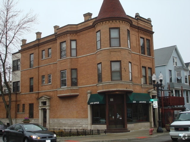 Building Photo - 2224 W Irving Park Rd Rental
