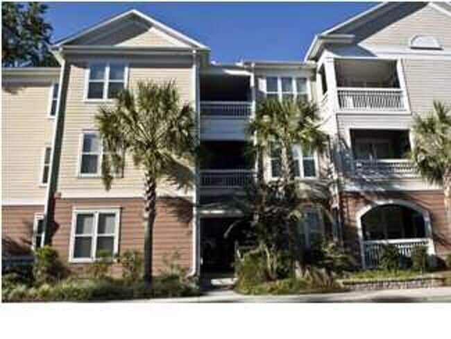 Building Photo - Two bedroom condo at 254 Seven Farms - Dan...