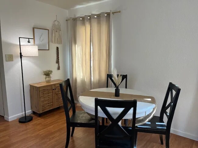 Photo - 2819 E 20th St