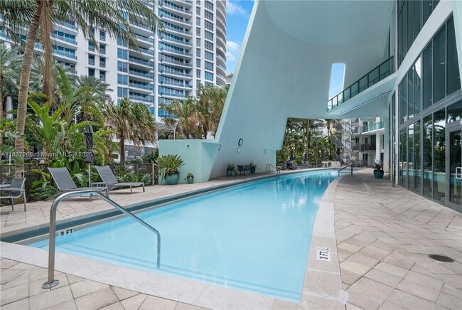 Photo - 6000 Collins Ave