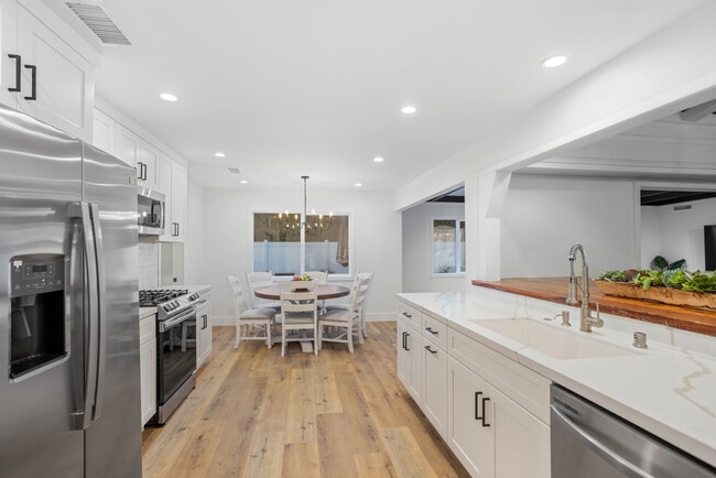 Photo - 19119 Ingomar St