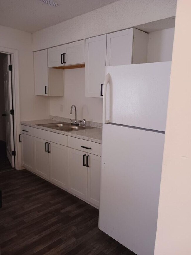 Photo - 3 Bed Townhome in N Chas!