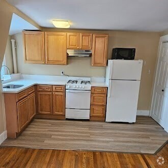 Building Photo - 72 Linden St Unit 301 Rental
