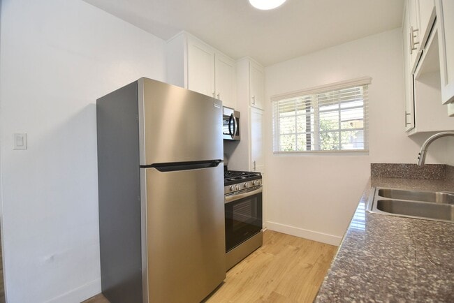 Photo - 5734 Hazeltine Ave Unidad 06